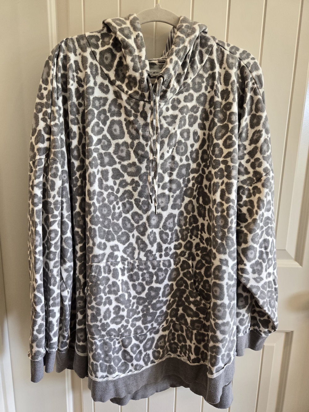 Maurices Gray & White Leopard-Print Hoodie Womens Plus 4x